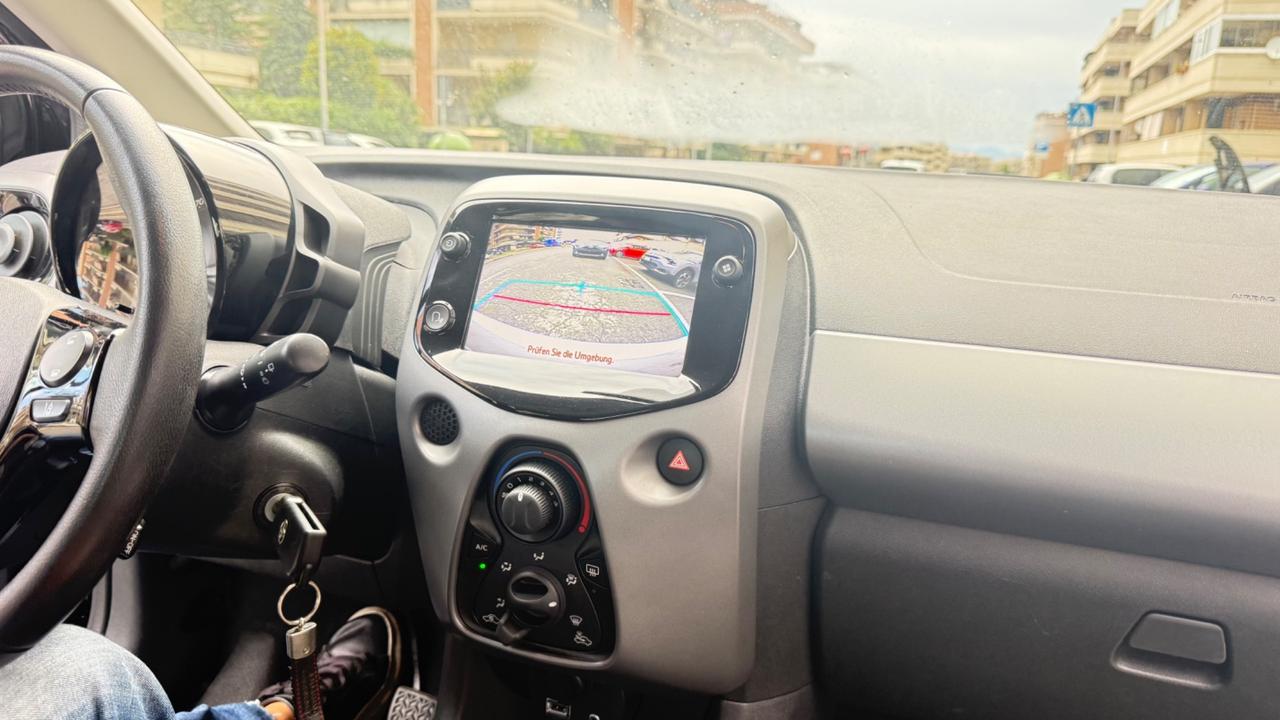 Toyota Aygo Connect 1.0 VVT-i 72 CV 5 porte x-play LED NAVI KAMERA PDC CERCHI 16 BLUETOOTH