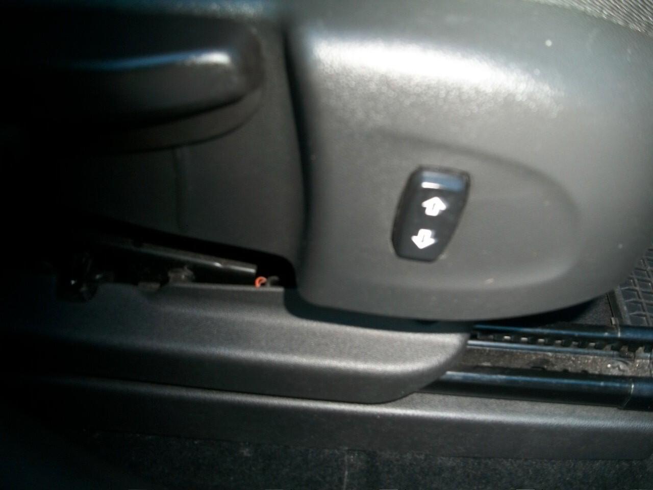 Opel Crossland 1.2 / 12V 110 CV Start&Stop Elegance KM69650 EURO 14990,00 COMPRESO IVA SU FATTURA BI COLORE GARANZIA UN ANNO