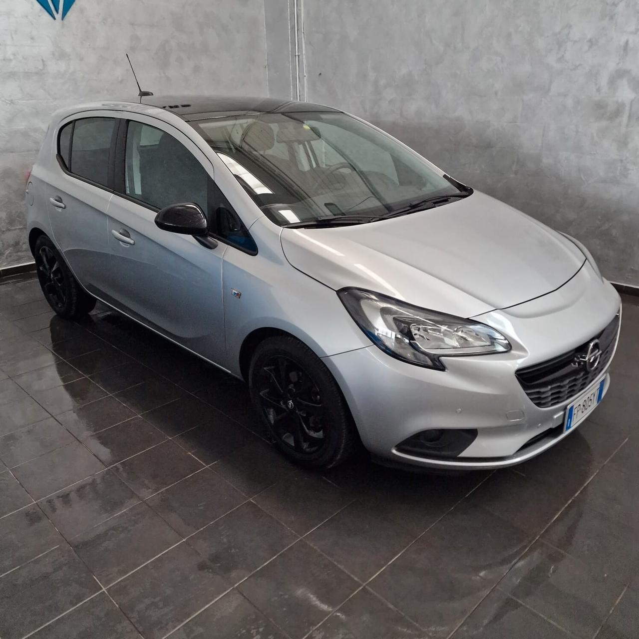 Opel Corsa 1.2 5 porte Black Edition