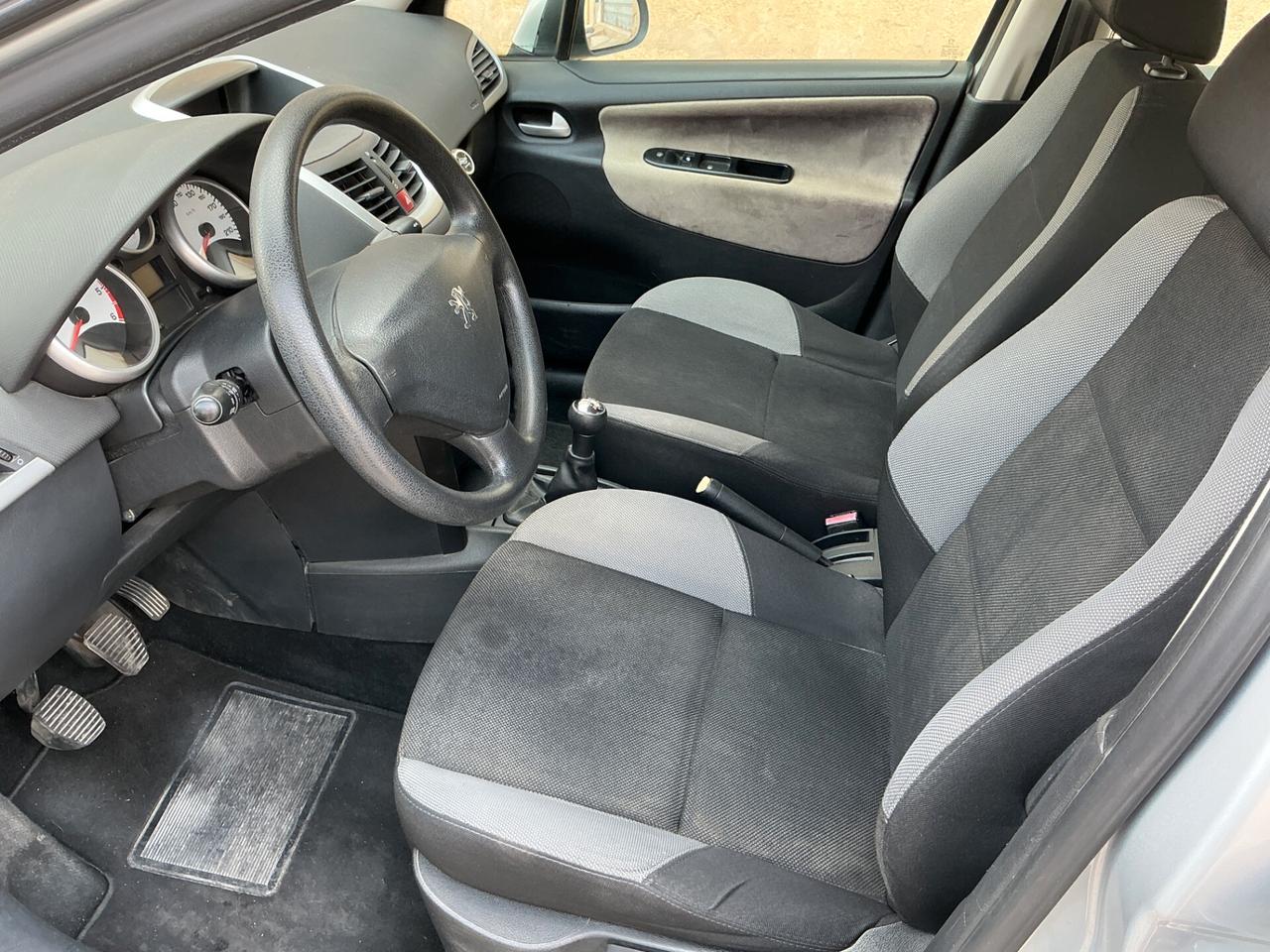 Peugeot 207 1.4 HDi 70CV 5p. ONE Line