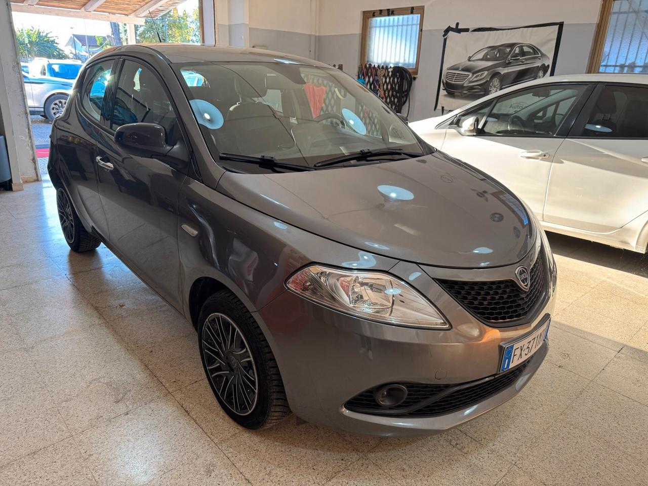 Lancia Ypsilon 1.2 69 CV 5 porte Gold OK NEOPATENTATI