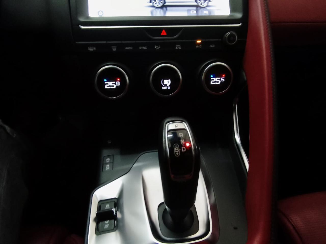 Jaguar E-Pace 2.0D 240 CV AWD aut. R-Dynamic HSE