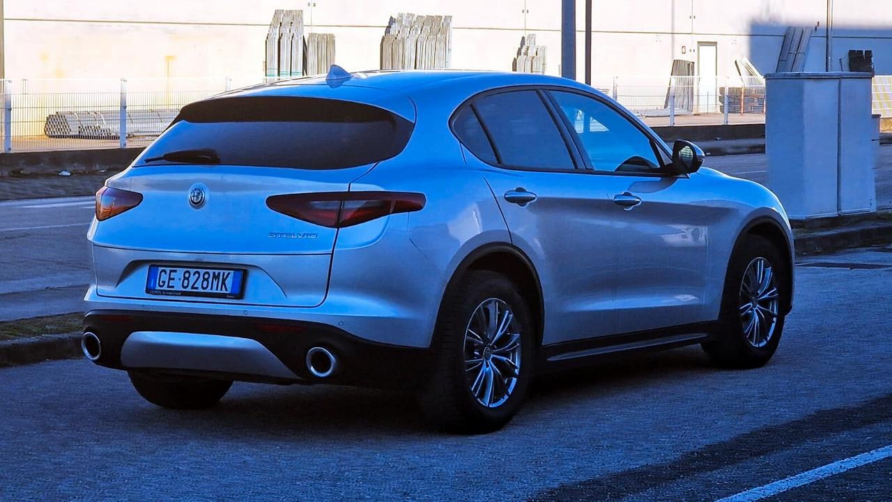 Alfa Romeo Stelvio 2.2 Turbodiesel 160 CV AT8 RWD