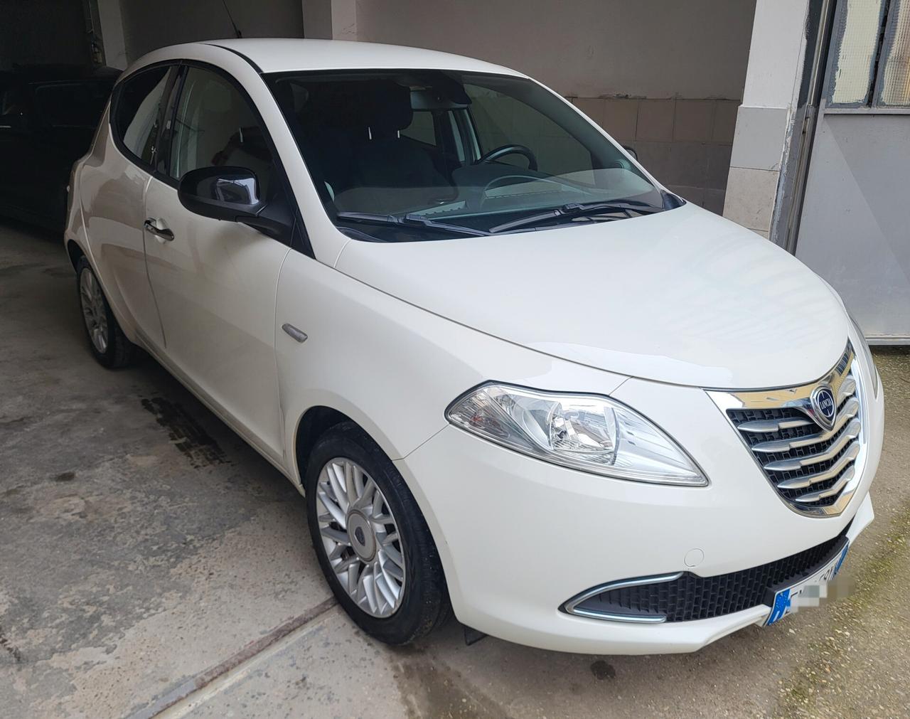 Lancia Ypsilon 1.2 69 CV 5 porte Gold
