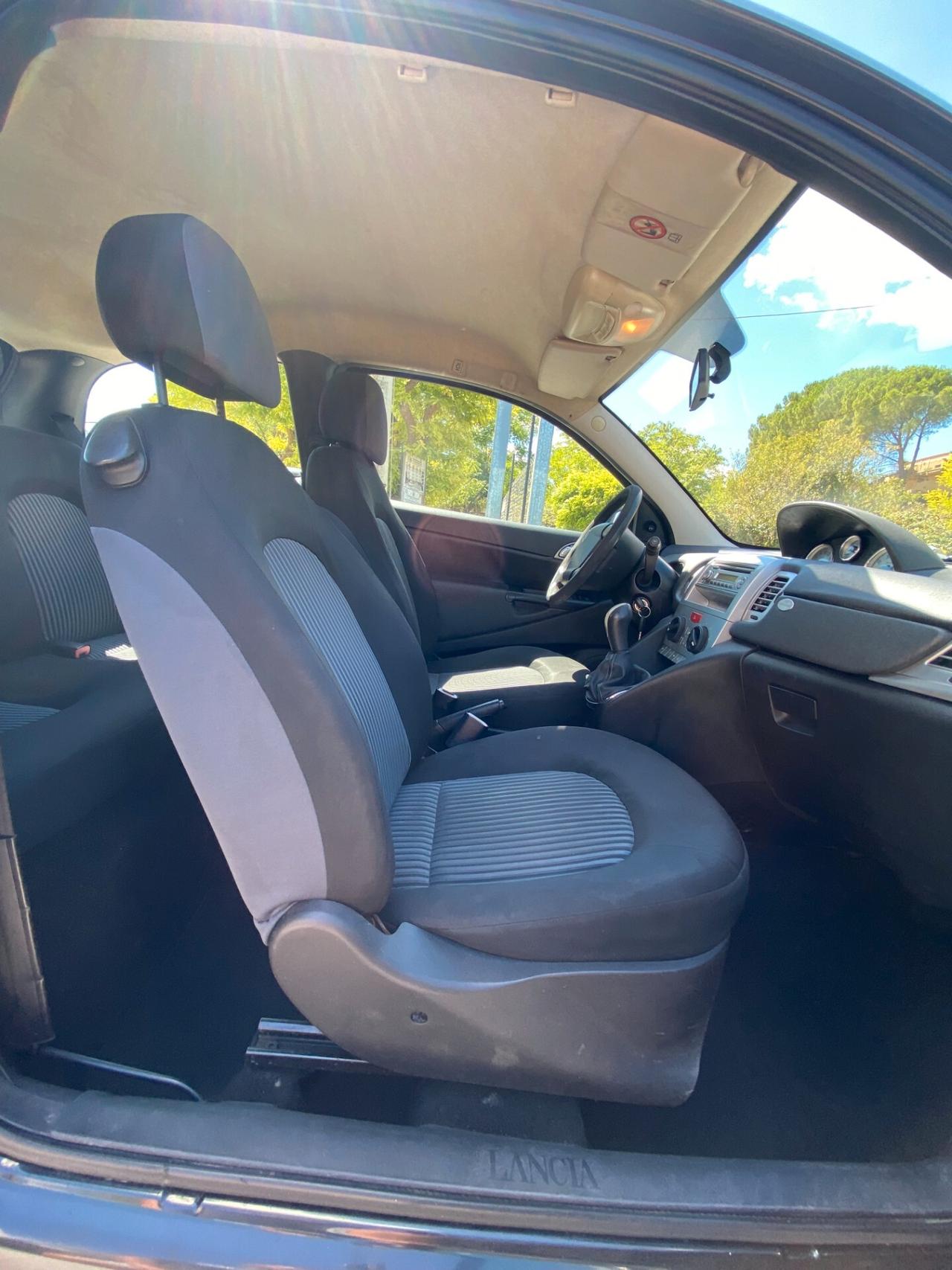 Lancia Ypsilon 1.3 MJT 75 CV Argento