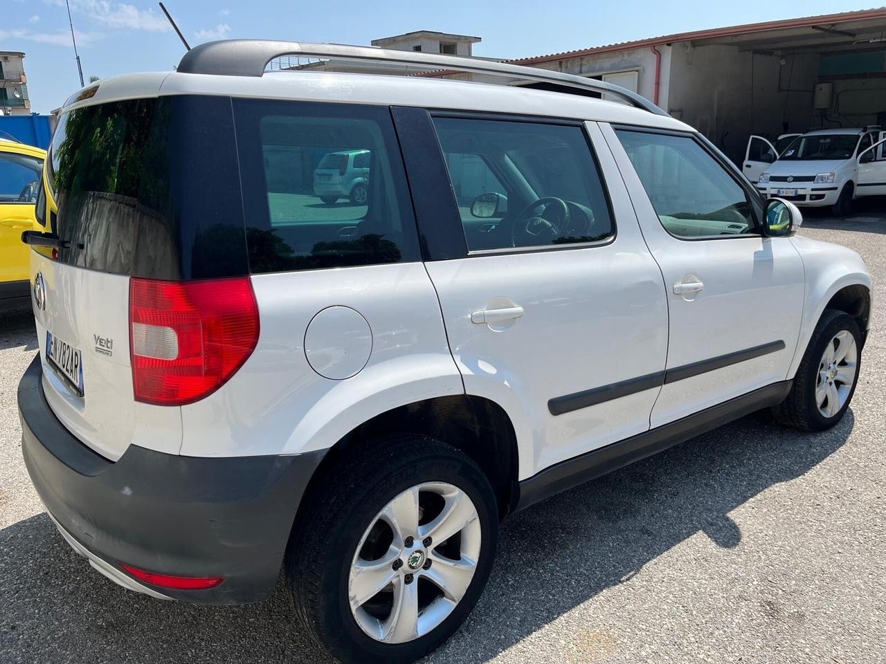 Skoda yeti -1600 tdi/105 cv -full-2012