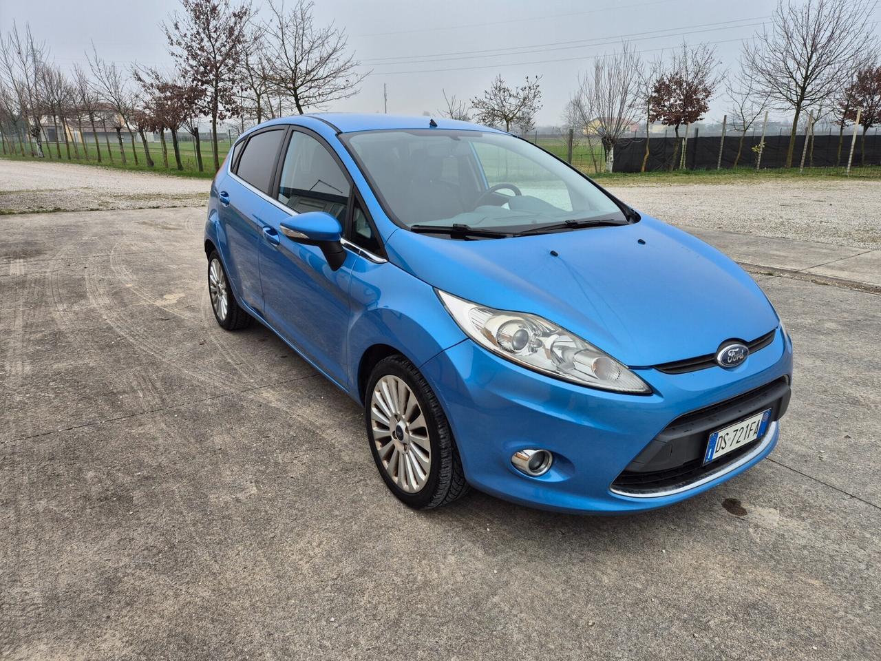 Ford Fiesta 1.6 TDCi 90CV DPF Titanium neopatentat