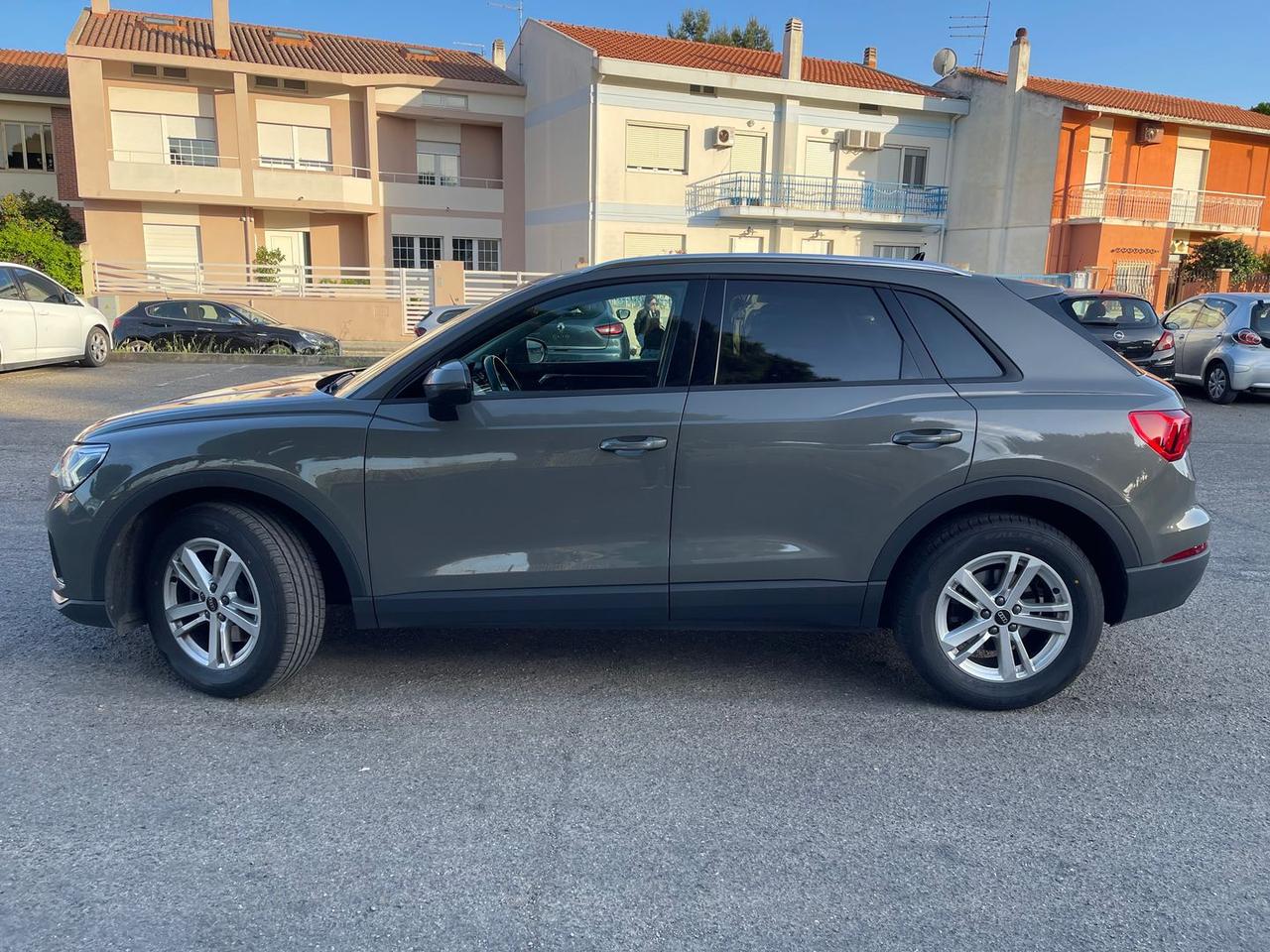 Audi Q3 2.0 35 TDI Business #10639