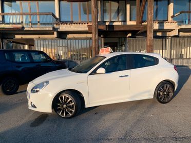 Alfa Romeo Giulietta tdi 1600 cc, molto bella , accessoriata, anno 2014, km 98000, tagliandata, neo patentati