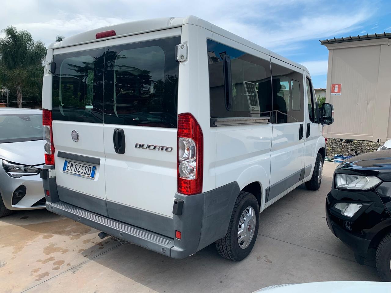 AUTOVETTURA 9 POSTI PULMINO