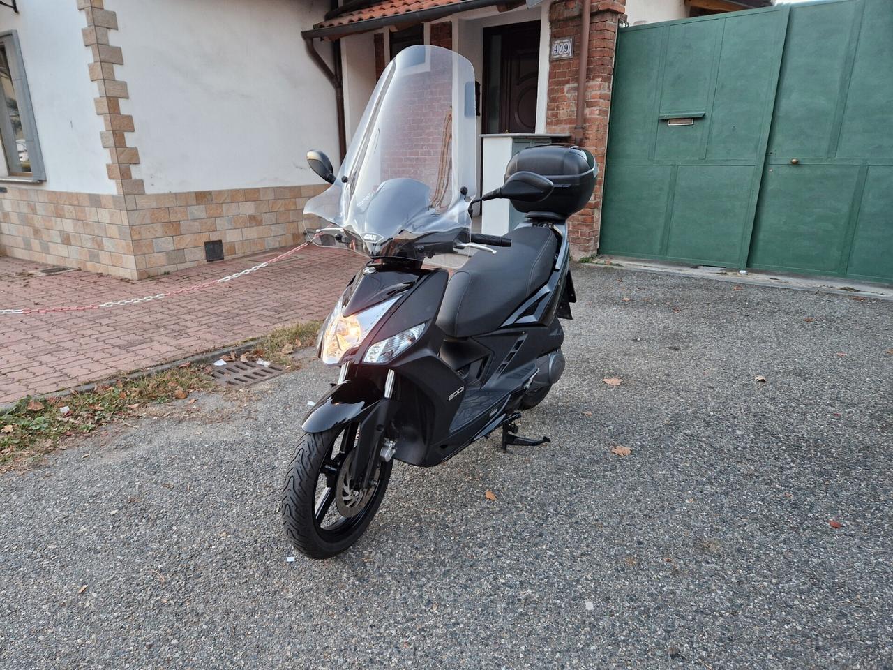 Kymco Agility 200i "SOLO 6.500 km" Parabrezza, Bauletto