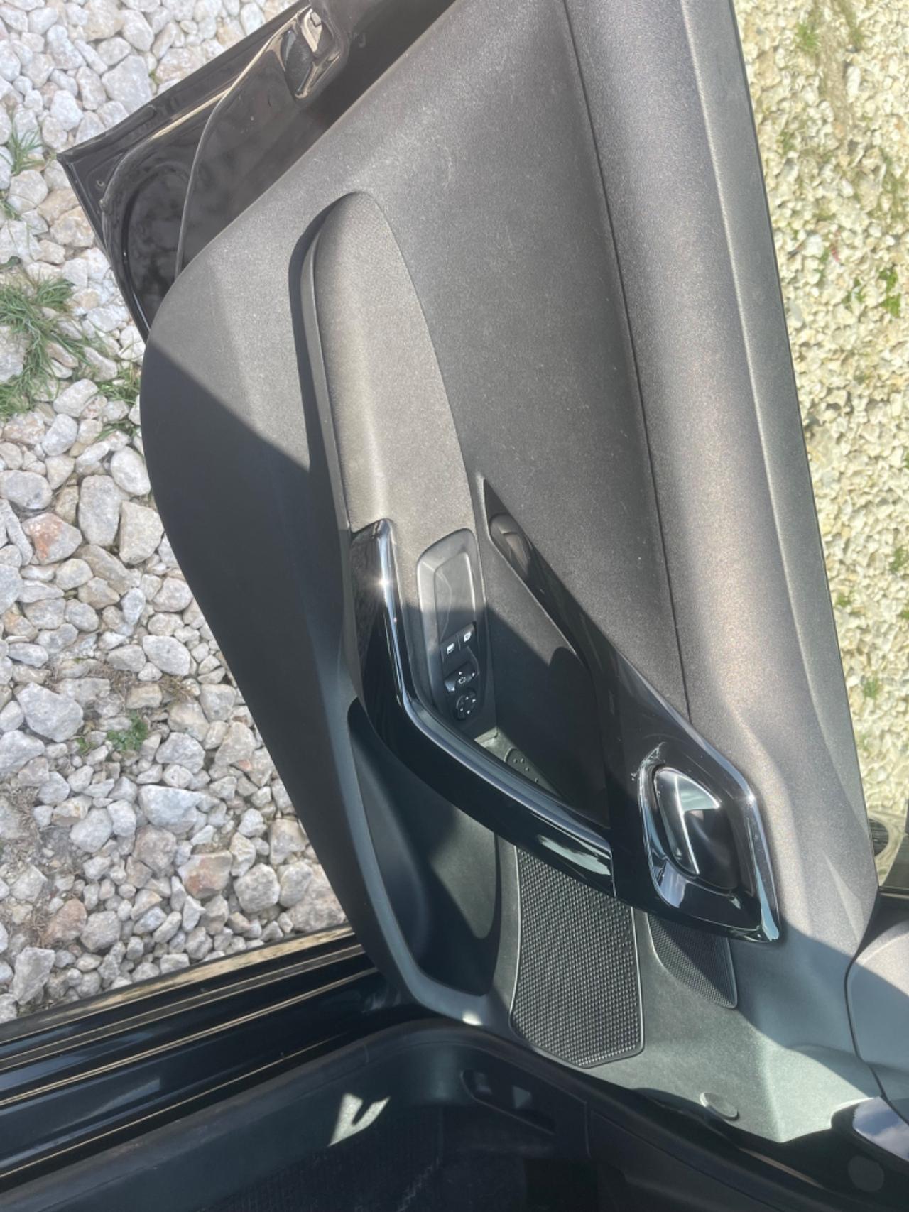 Peugeot 208 PureTech 82 5 porte Allure