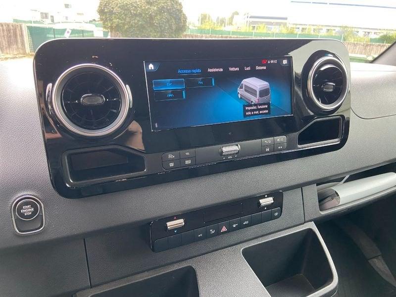 Mercedes-Benz Sprinter 319 2.0 cdi F 37/35 rwd H2 9G-tronic