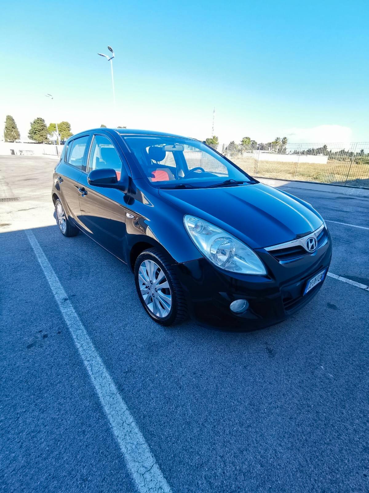 Hyundai i20 1.6 CRDi VGT 5p. Premium 2010