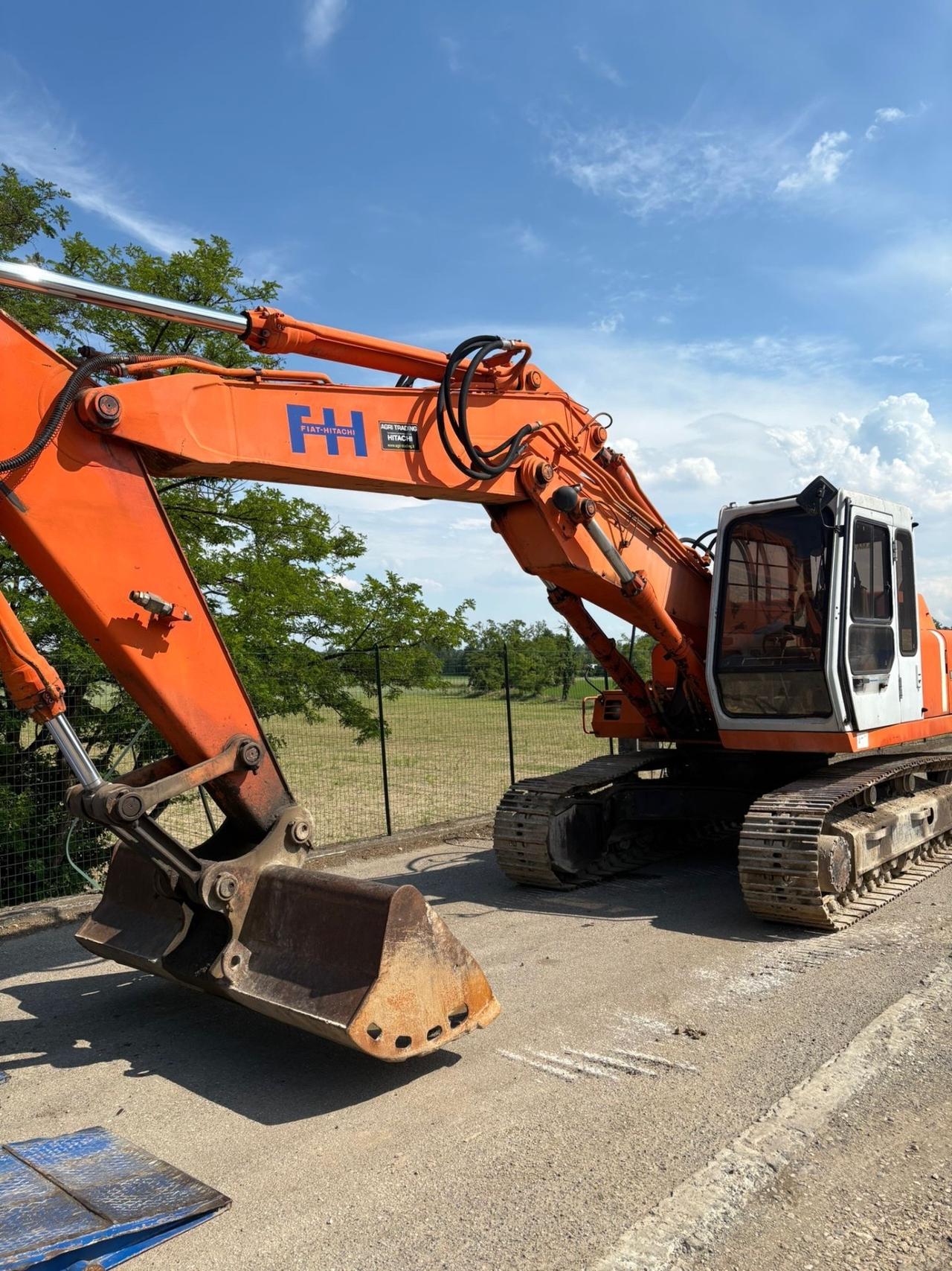 Escavatore FIAT HITACHI FH 200 cingolato