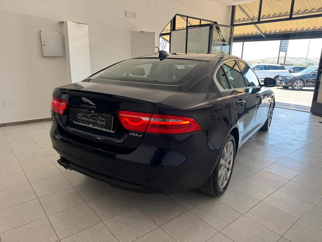 Jaguar XE 2.0 D 180 CV automatica