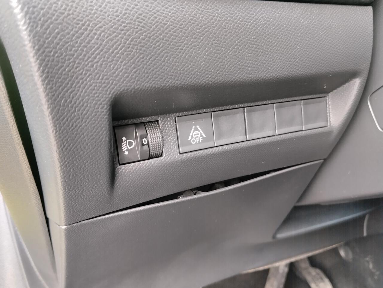 Peugeot 208 motore elettrico 136 CV 5 porte E-Style