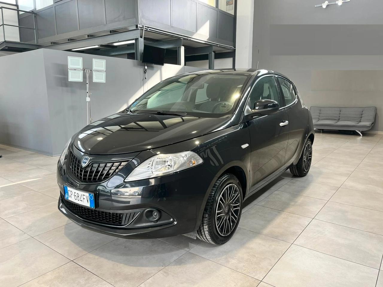 Lancia Ypsilon 1.0 FireFly 5 porte S&S Hybrid Silver