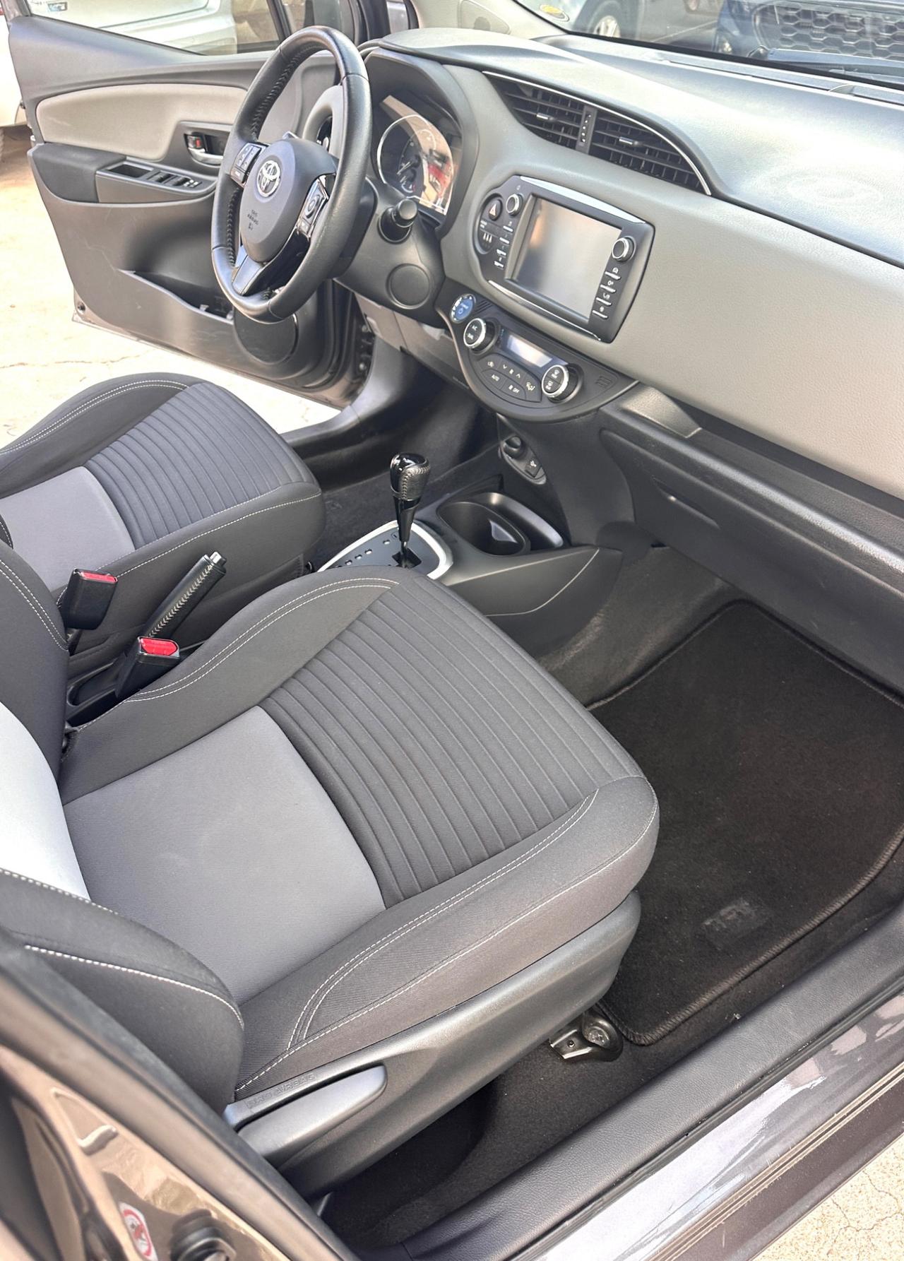 Toyota Yaris 1.5 BENZ/Hybrid 101cv 5p Lounge AUTOMATICA