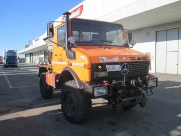 Mercedes Unmog U 1200 Allestimento Spargisale