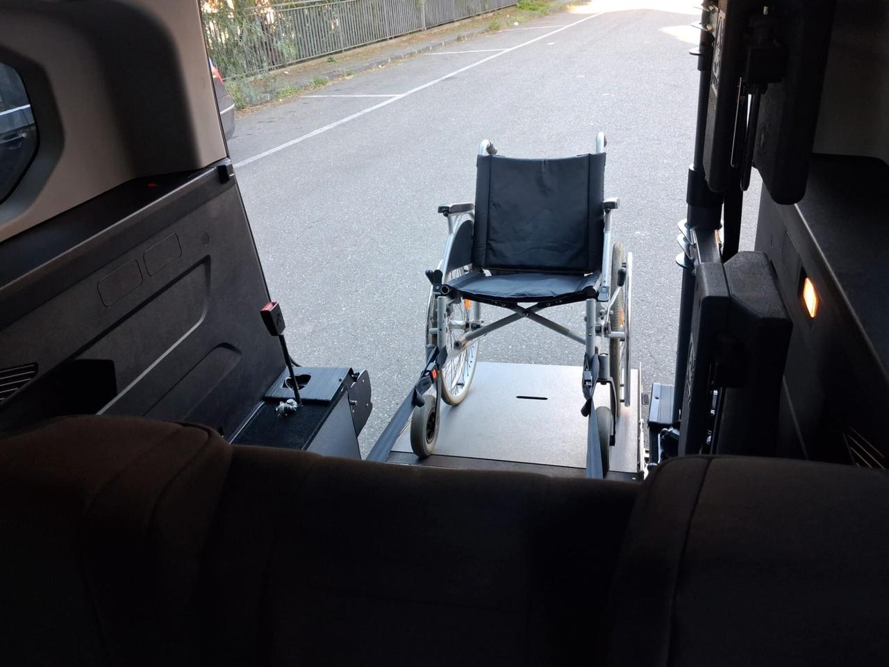 Citroen Berlingo Pianale ribassato con rampa disabili in carrozzina