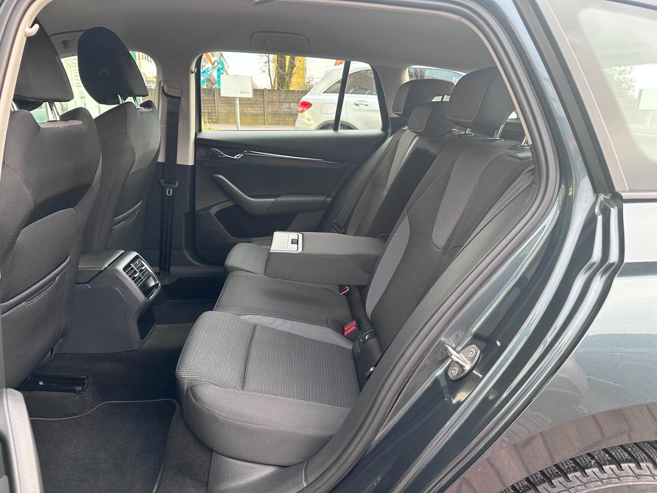 Skoda Octavia SW 2.0TDI 116CV DSG! FULL LED! NAVI! VIRTUAL COCKPIT