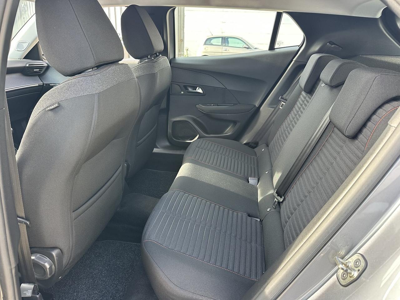 Peugeot 2008 BlueHDi 100 Active Pack Retrocamera