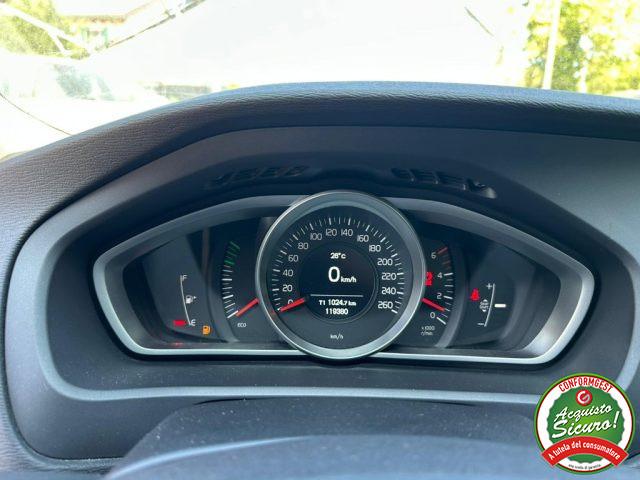 VOLVO V40 Momentum D2
