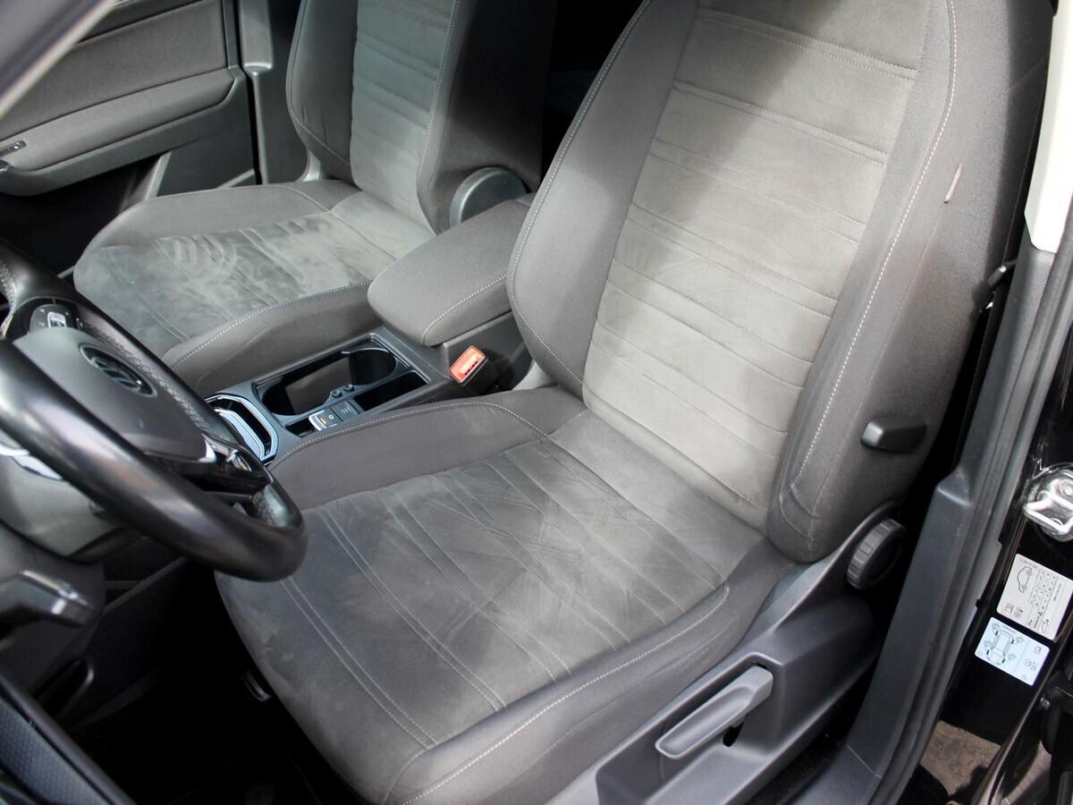 Volkswagen Touran 2.0 TDI 150 CV SCR DSG Executive BlueMotion Tech.7p Nav PDC UNIPRO IVA DEDUC.