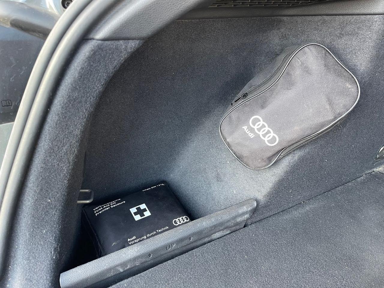 Audi Q3 2.0 35 TDI Business #10639