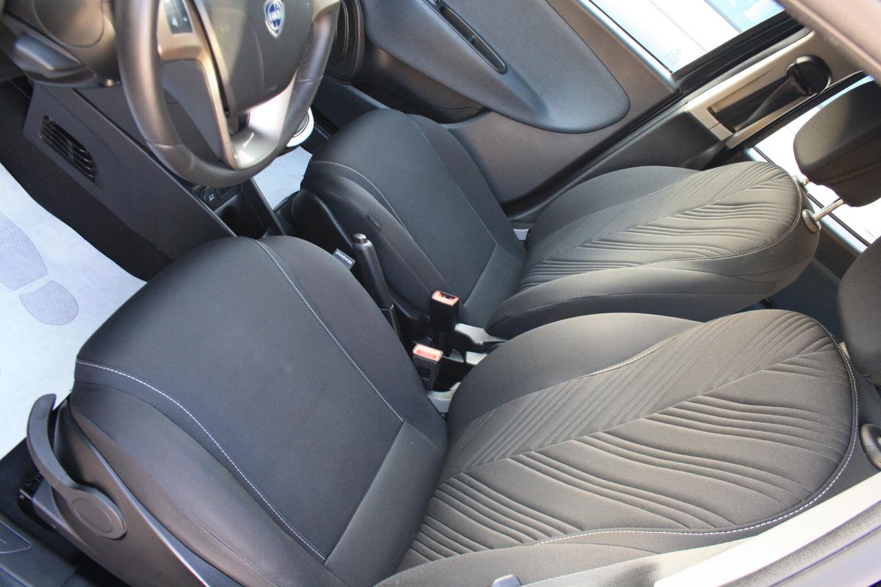 LANCIA YPSILON 1.0 HYBRID 70CV GOLD BLACK