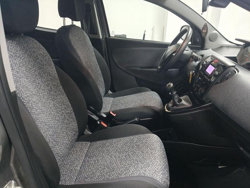 Lancia Ypsilon 1.0 FireFly 70cv Hybrid Silver