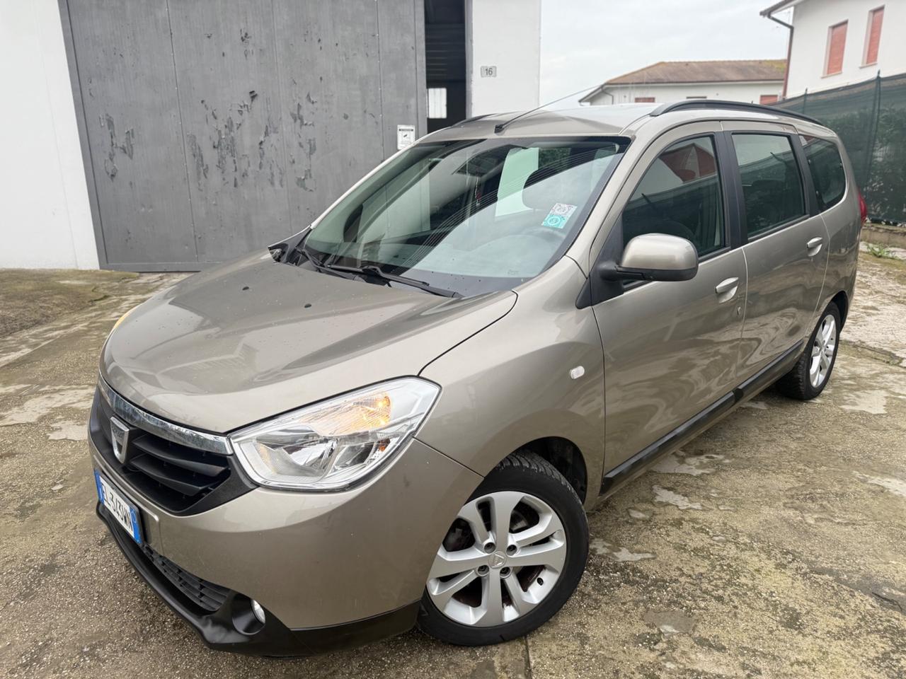 Dacia Lodgy 7 POSTI 1.5 DIESEL POCHI KM NEOPATENTATI