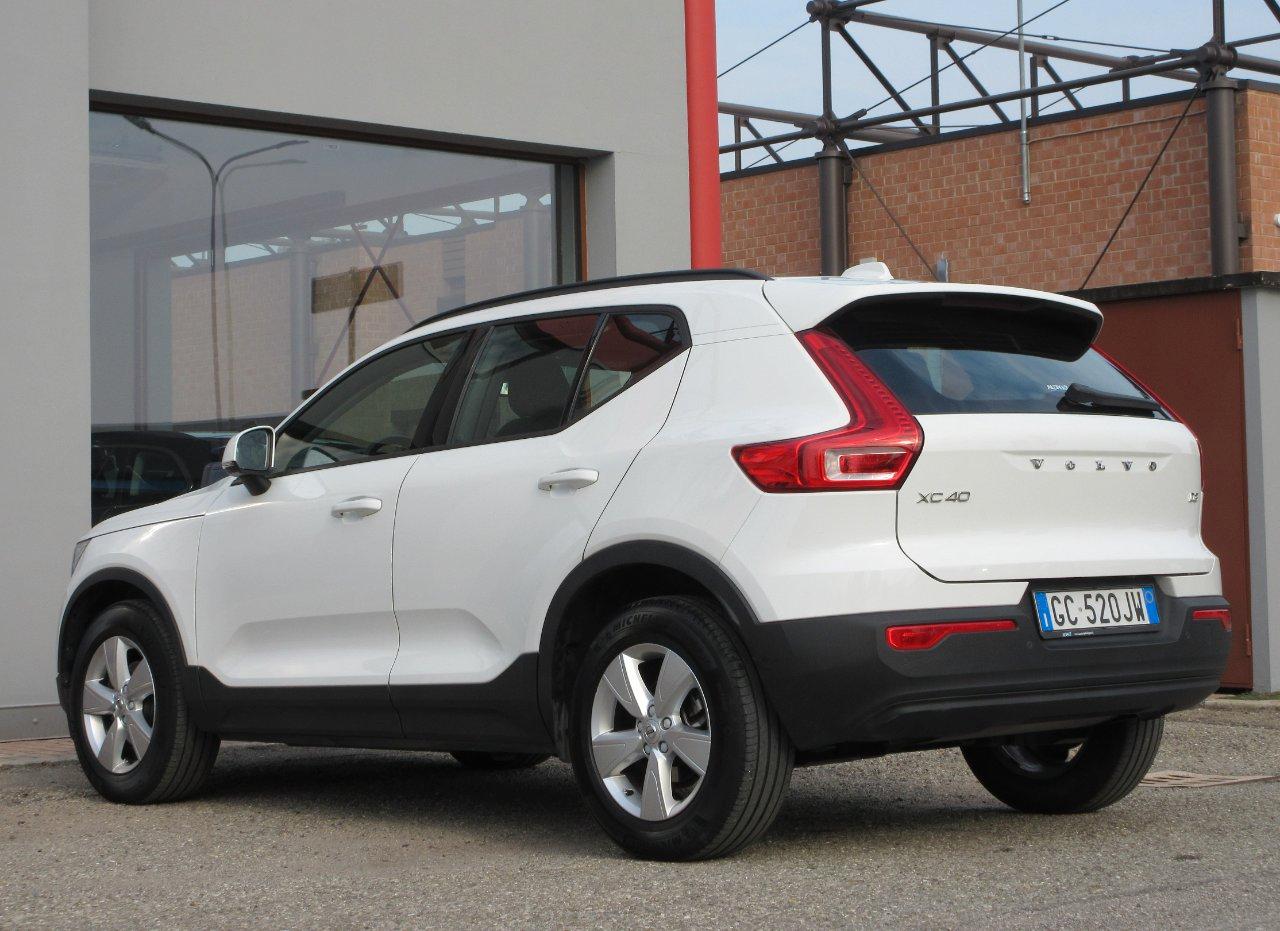 Volvo XC40 2.0 d3 Momentum Core auto