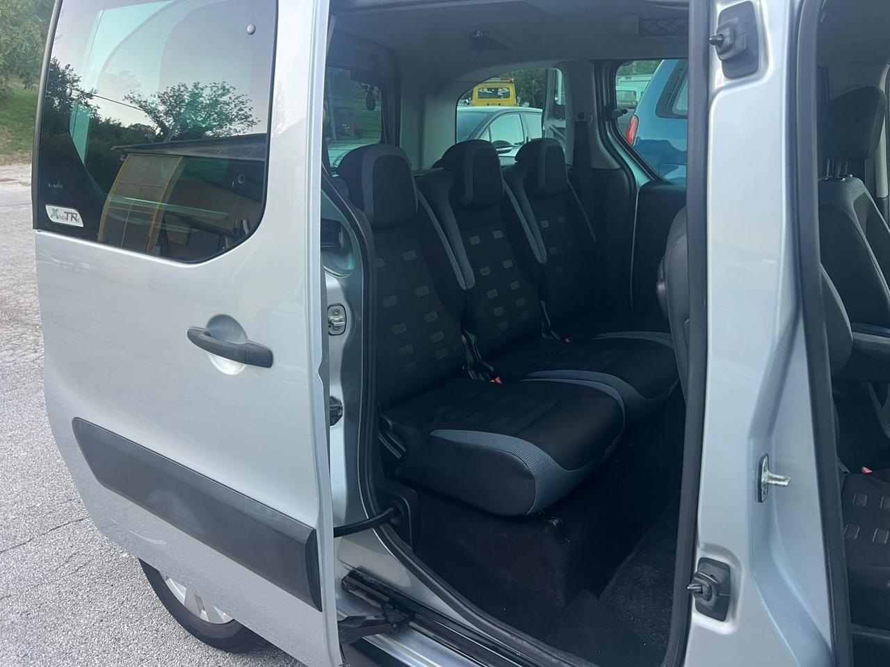 Citroen berlingo 5posti 1.6 HDi gancio traino Neopatentati