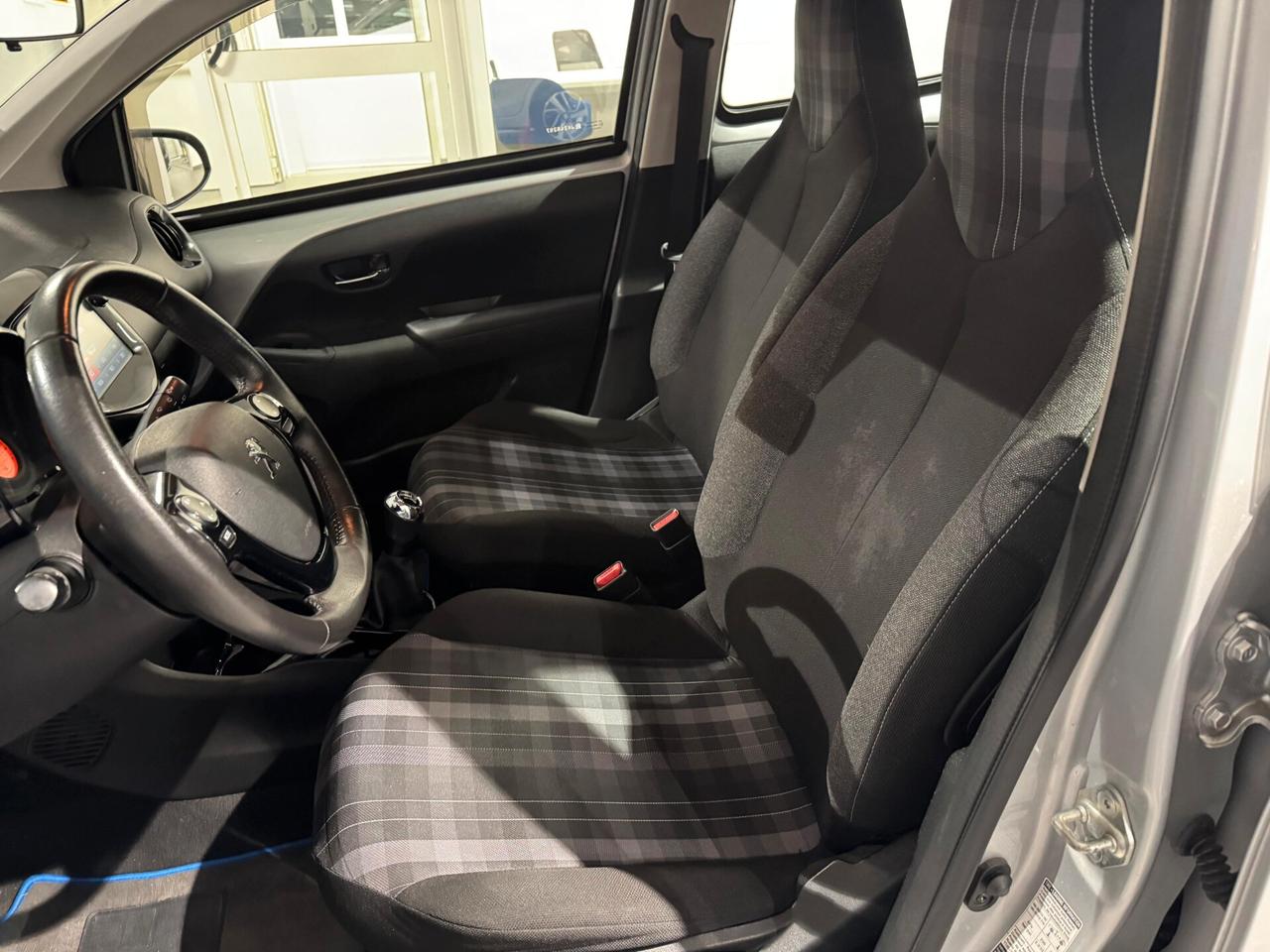 PEUGEOT 108 VTi 72 5 porte Allure