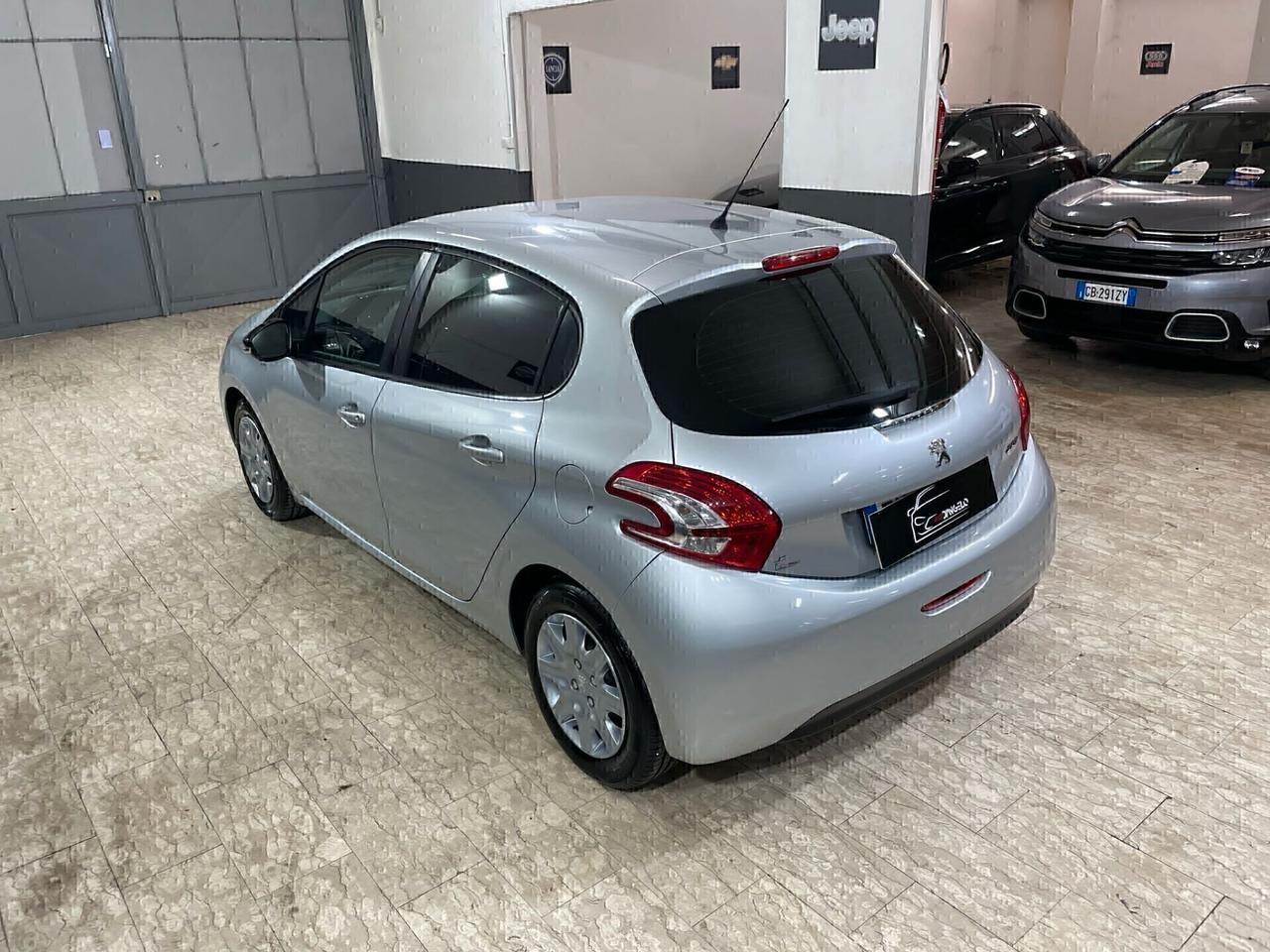 Peugeot 208 1.4 HDi 68 CV 5 porte Allure