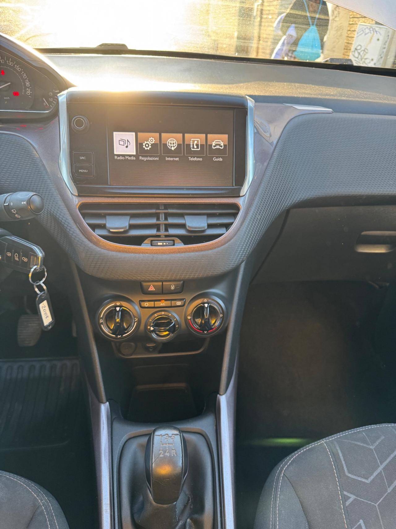 Peugeot 2008 benz euro6 1.2 82 cv