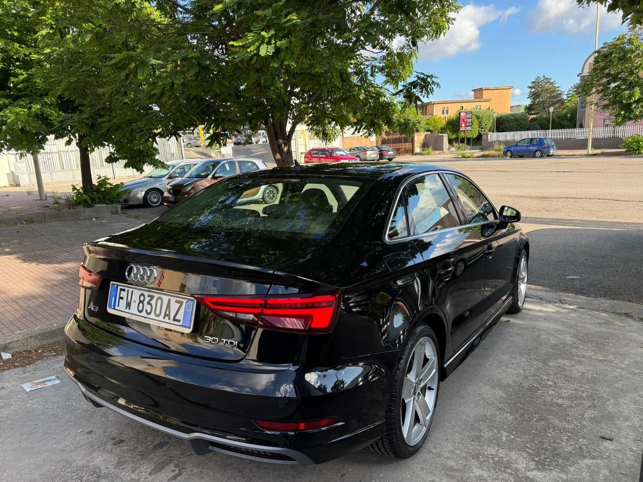Audi A3 Sedan km. 29000! 30 TDI S Line