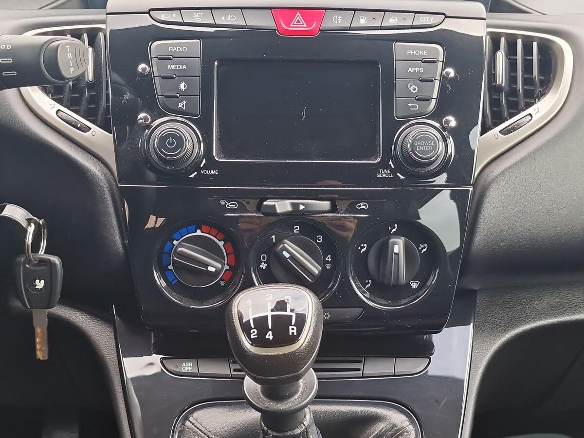 LANCIA YPSILON 1.2 B/GPL ECOCHIC GOLD