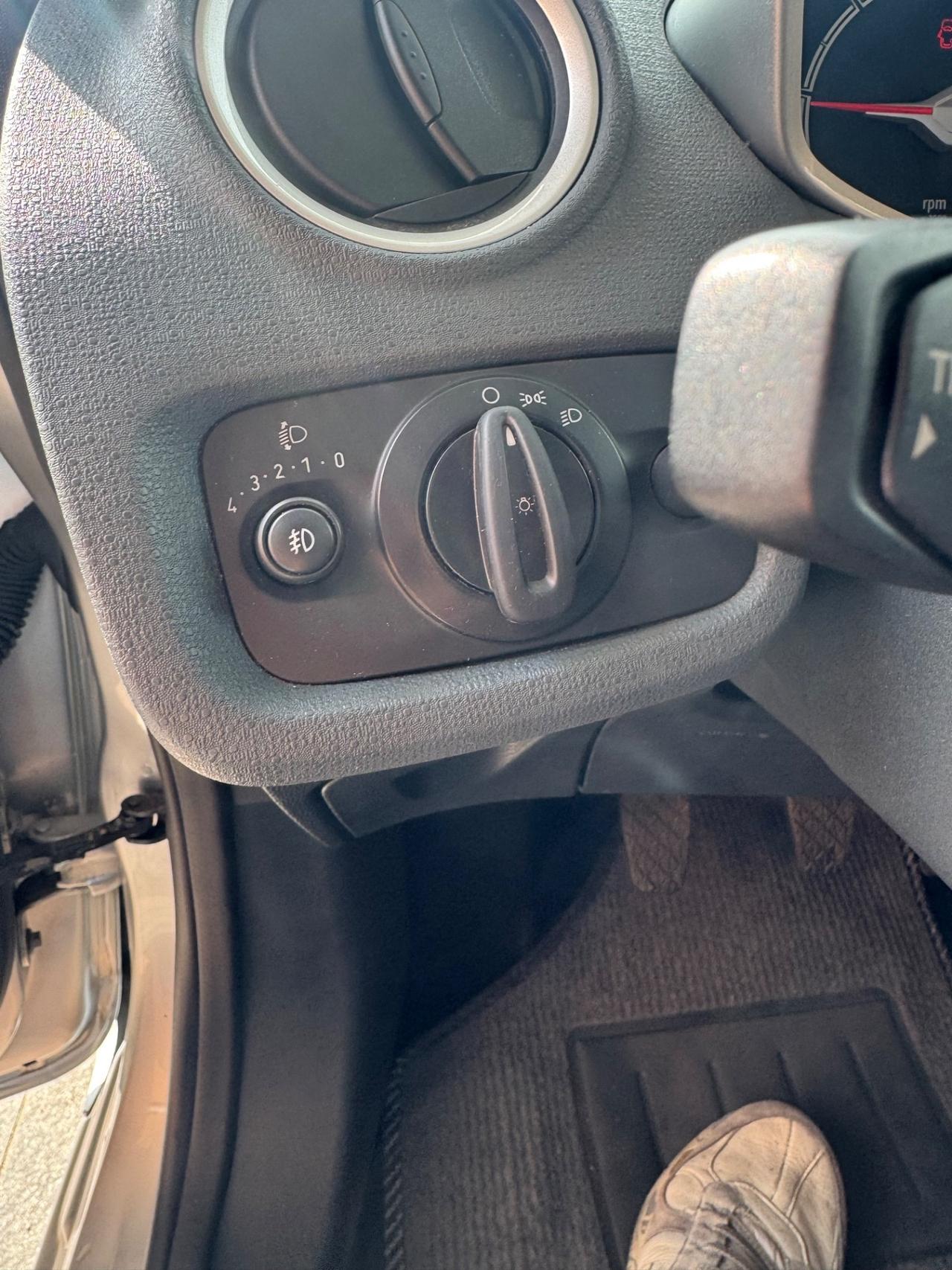 Ford Fiesta 1.4 TDCi 68CV 5 porte Titanium