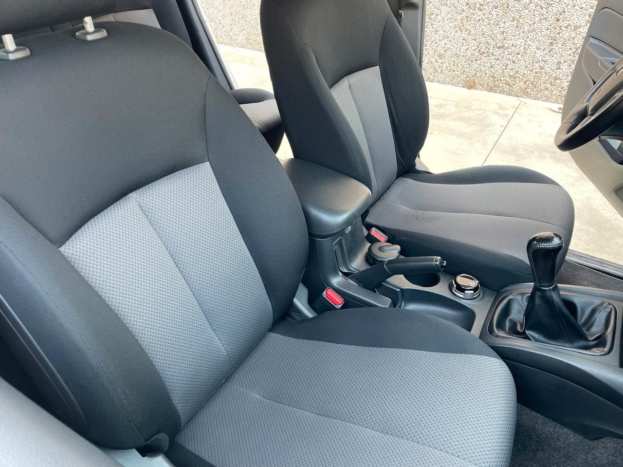 Mitsubishi L200 2.3 D Club Cab 4x4 Easy Select Invite Connect