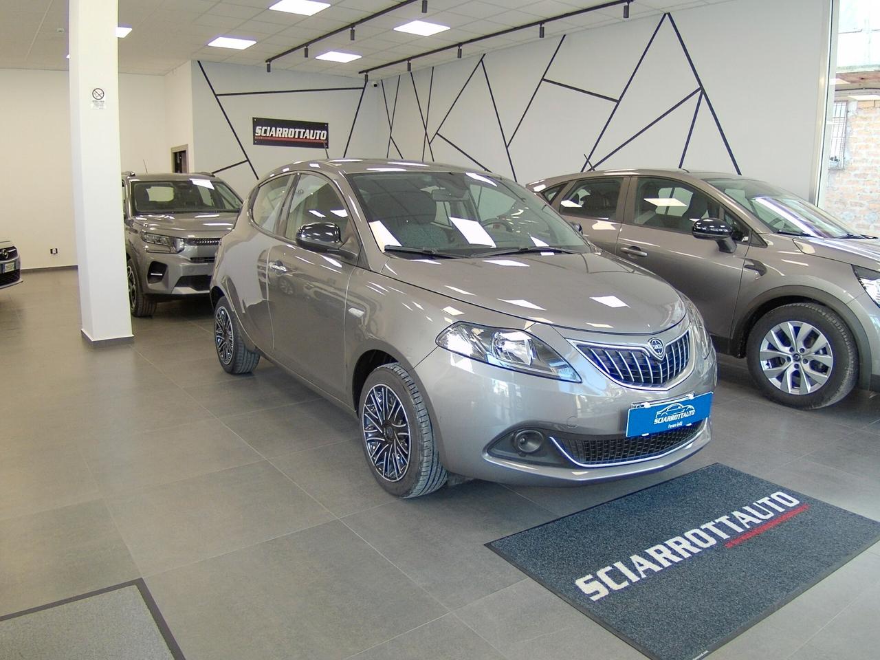 Lancia Ypsilon 1.0 FireFly 5 porte S&S Hybrid Silver Plus