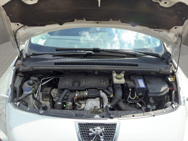 PEUGEOT 3008 1.6 HDi 112CV cambio robotizzato Tecno