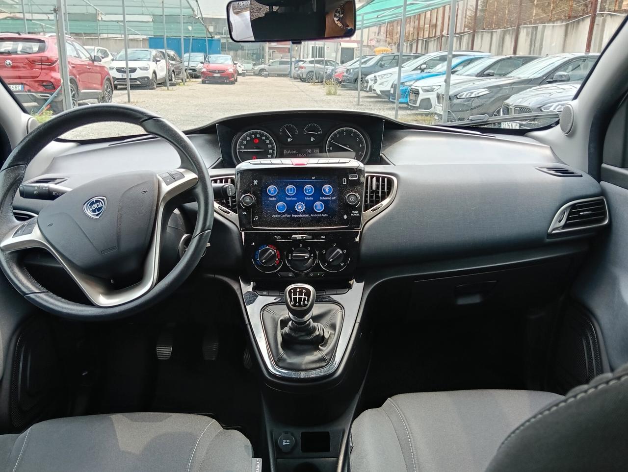 Lancia Ypsilon 1.0 ibrid