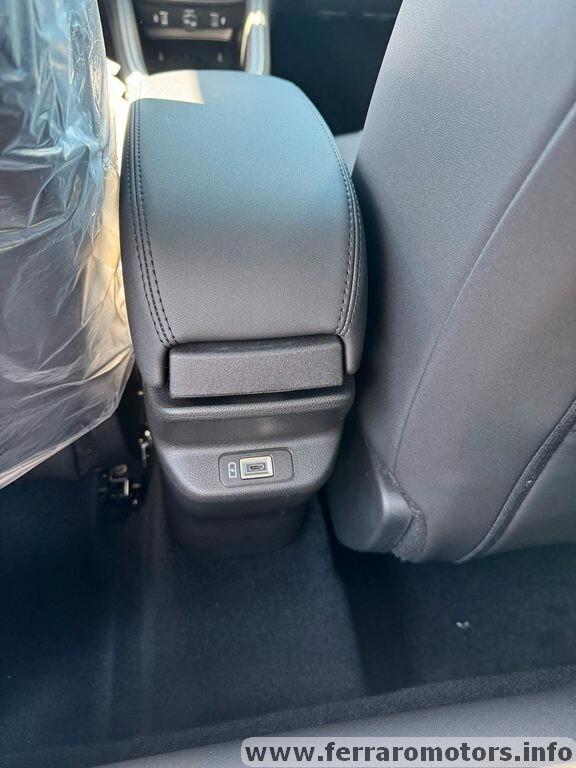 Jeep Avenger Summit mhev automatica a 299 euro al mese