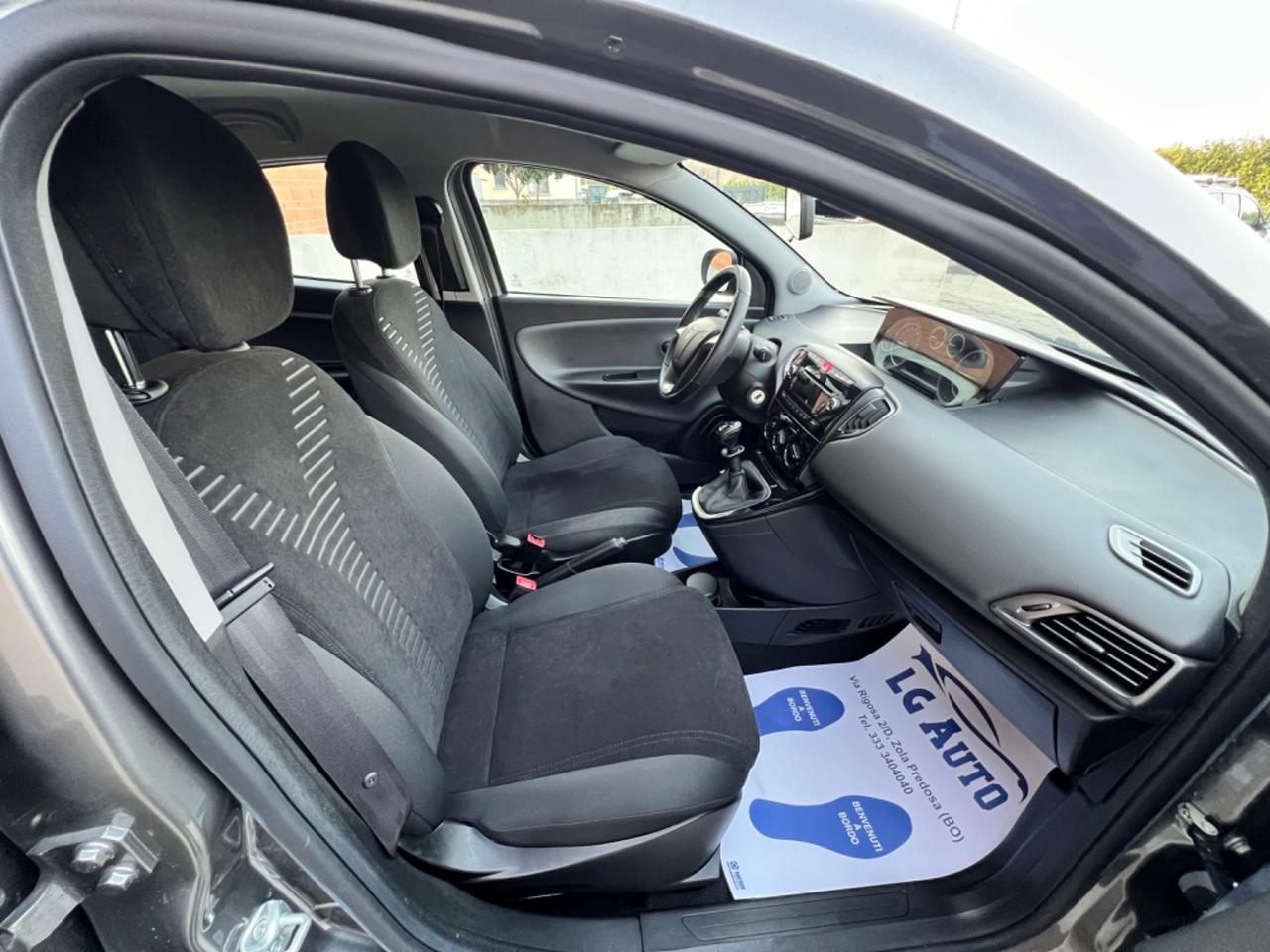 Lancia Ypsilon 1.2 69 CV 5 porte S&S Platinum