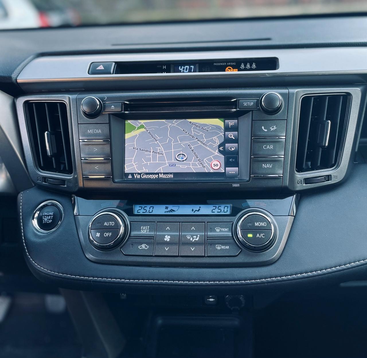 Toyota RAV 4 RAV4 2.0 D-4D 4WD Style White Ed.