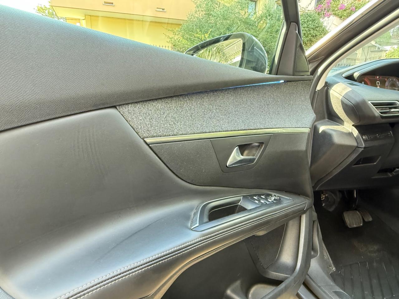Peugeot 5008 BlueHDi 120 S&S EAT6 Allure