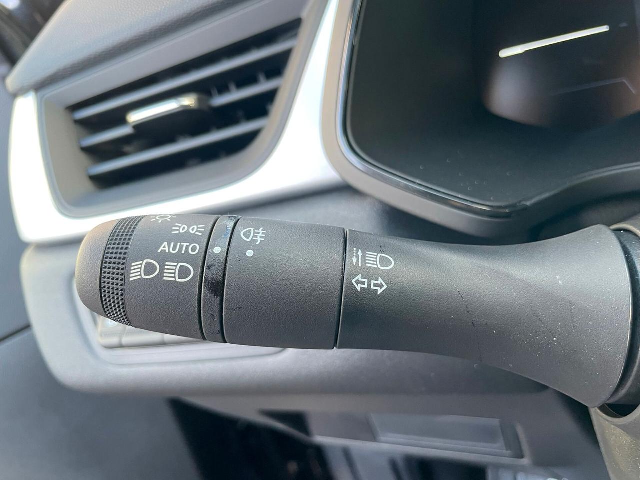 Renault Captur MITSUBISHI ASX 1.3 INVITE MHEV Evolution